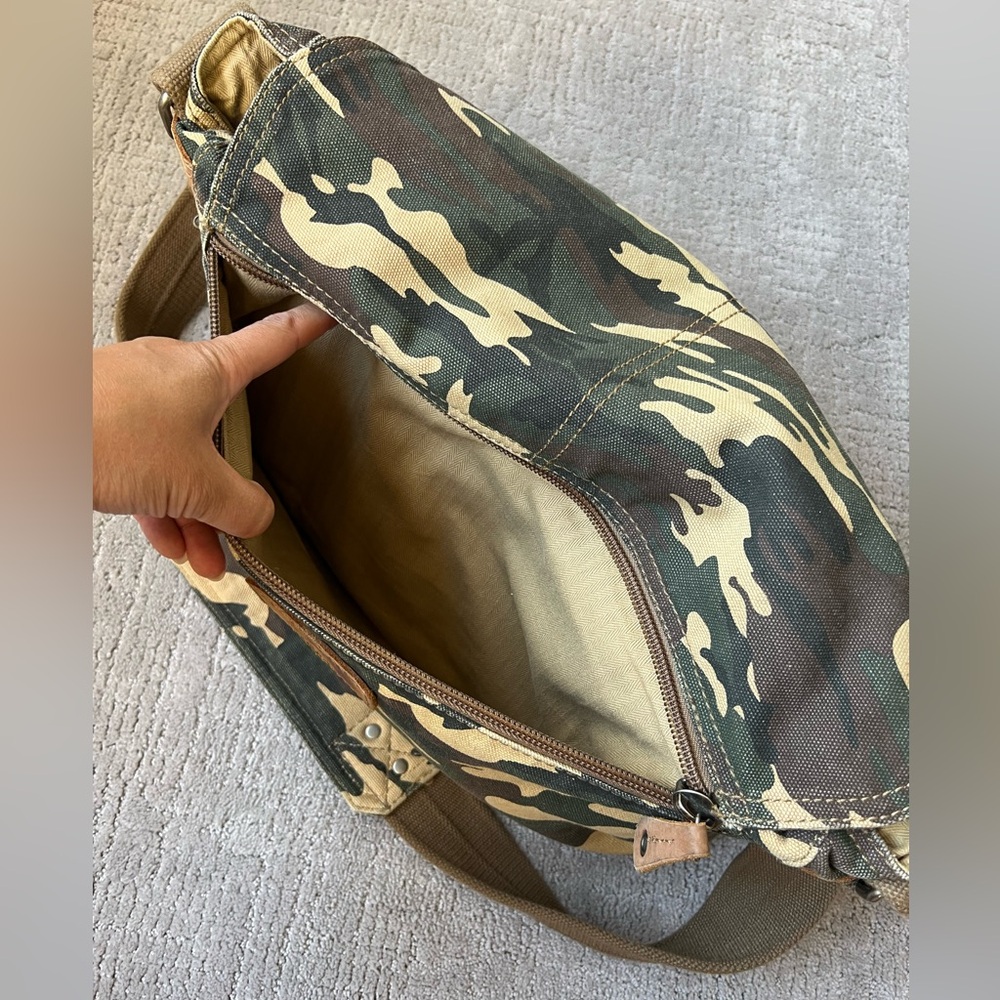 Relic Camouflage Messenger Bag - Picture 9 of 16